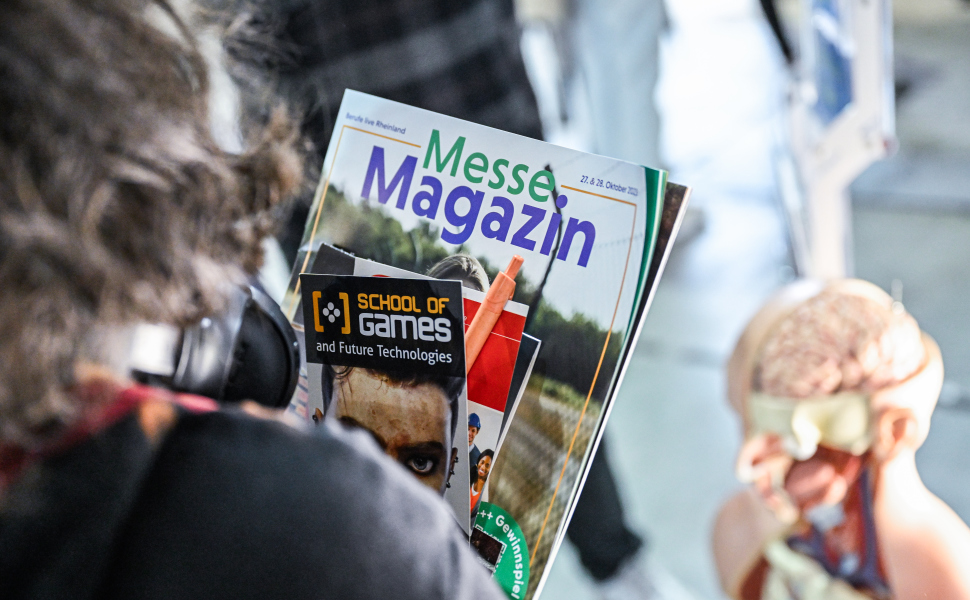 Messemagazin und Ausstellerflyer auf der Berufe live Rheinland 2023