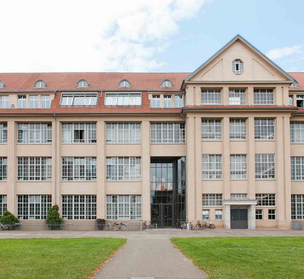 Staatliche Hochschule für Gestaltung Karlsruhe: Der Nebeneingang der HfG Karlsruhe